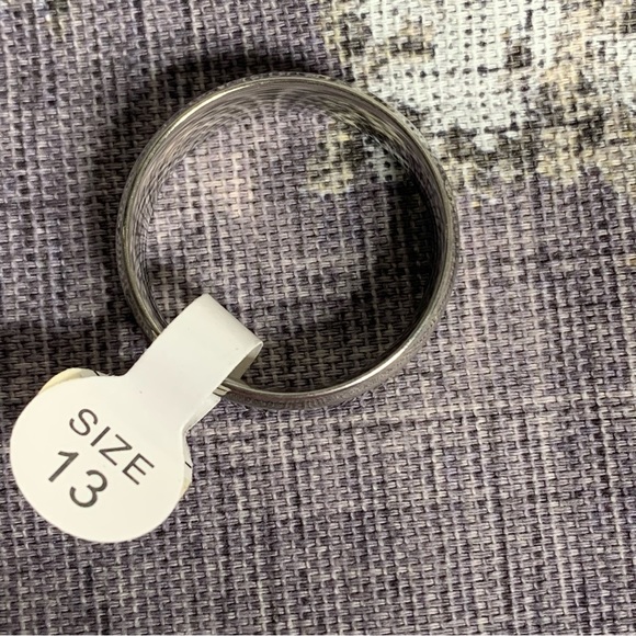 NWT Men’s Thick Etched Superman Ring - Picture 3 of 9